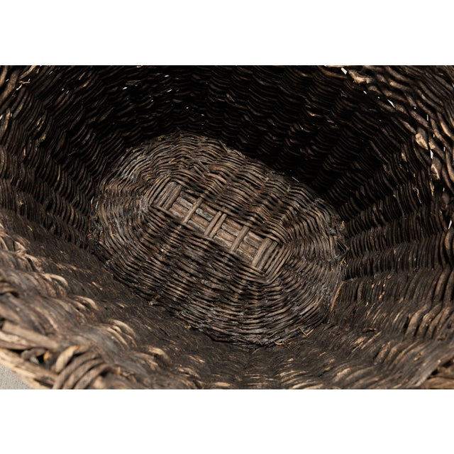 Early 20th Century French Champagne Grape Vineyard Harvest Woven Wicker Basket For Sale - Image 5 of 18