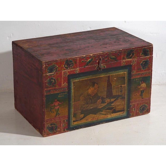 Antique Chinese storage trunk with Mao Zedong painting (c.1900) Dimensions: Width: 93 cm Depth: 59 cm Height: 58 cm Style:...