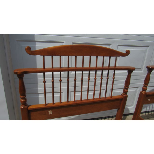 1980s 1980s Sprague and Carleton Pair Maple Twin Beds Designer For Sale - Image 5 of 6
