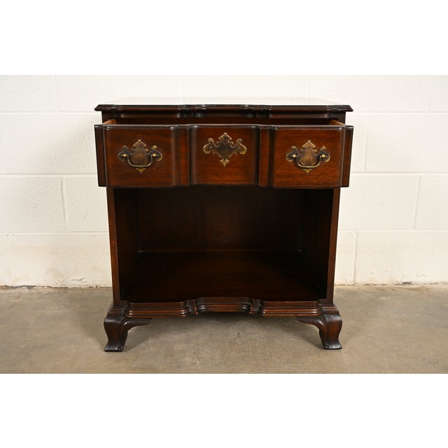 1980s Kindel Furniture Georgian Solid Mahogany Block Front Nightstand For Sale - Image 5 of 18