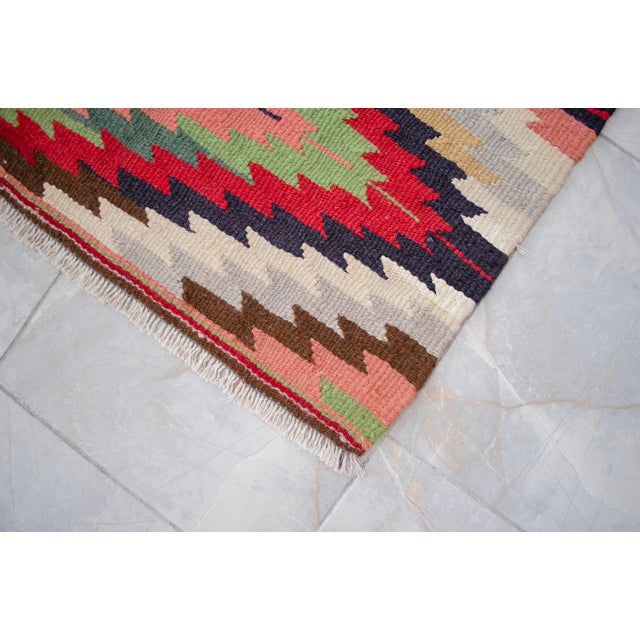 Vintage 5x8 Ft Turkish Rug Kilim – Tribal Living Room Decor Bohemian Style Rug For Sale - Image 9 of 14