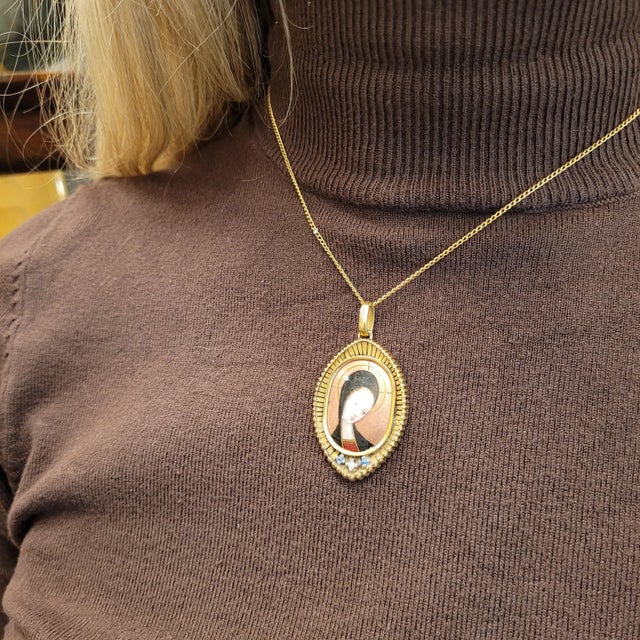 Vintage French 18k Gold and Enamel Pendant, 1900 For Sale - Image 3 of 18