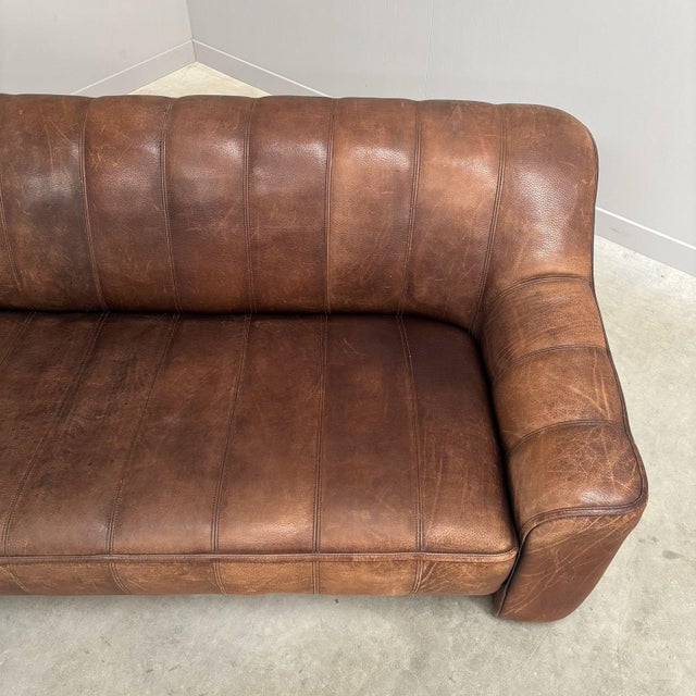 DS44 Three-Seater Sofa with Hocker in Buffalo Leather from de Sede, Set of 2, 1970s For Sale - Image 6 of 15