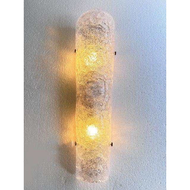 2020s Contemporary Hammered Transparent "Graniglia" Murano Glass Wall Sconces-Set of Two- For Sale - Image 5 of 5