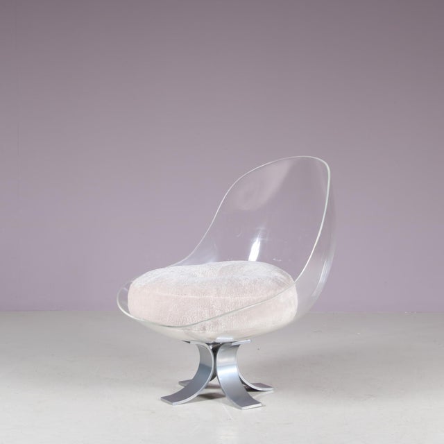 An eye-catching lounge chair manufactured by Michel Pigneres in France around 1970. This highly recognizable piece is made...