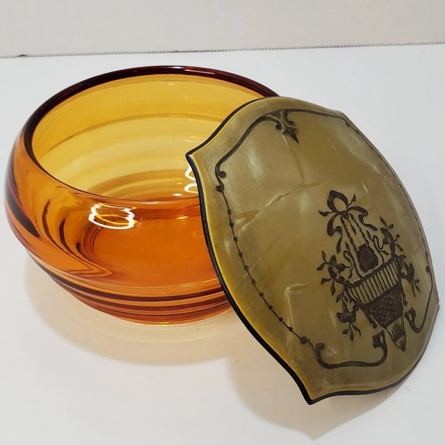 1930s 1940s Amber Glass Powder Jar With Celluloid Lid For Sale - Image 5 of 11