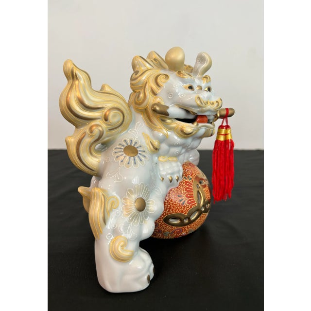 Gumps Mid 20th Century Kutani Gump’s Vintage Hand Painted Porcelain Foo Dogs - A Pair For Sale - Image 4 of 11