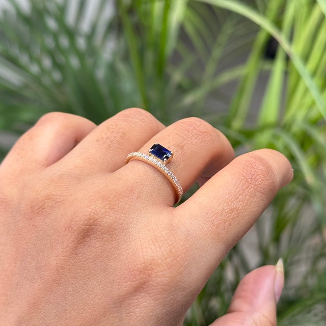 Mexican Modern East-West Emerald-Cut Blue Sapphire & Diamond Ring Size 9 in 14k Yellow Gold For Sale - Image 3 of 18