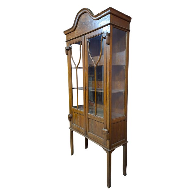 Antique Edwardian Display Cabinet, 20th Century, in Very Good conditions. Designed 1890 to 1919