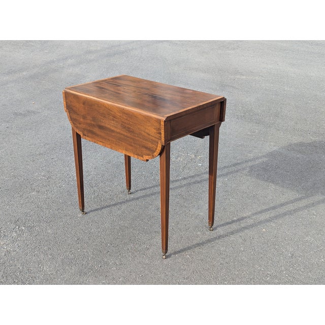 Early 20th Century Federal Mahogany Inlaid Pembroke Drop-Leaf Table For Sale In Washington DC - Image 6 of 11