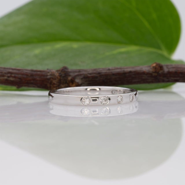 Metal Earth Mined Diamonds Band Ring in Solid 14k Gold – Stackable Minimalist Jewelry, Size 6.75 For Sale - Image 7 of 9