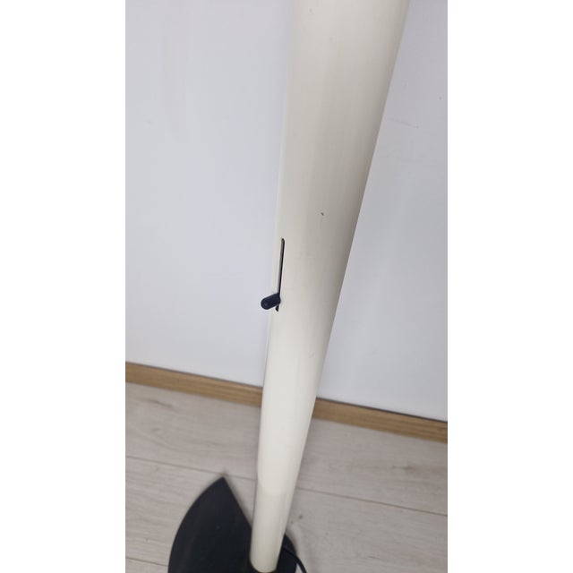 Luci Italia Vintage Floor Lamp in White Metal by Gianfranco Frattini for Luci, 1970s For Sale - Image 4 of 12