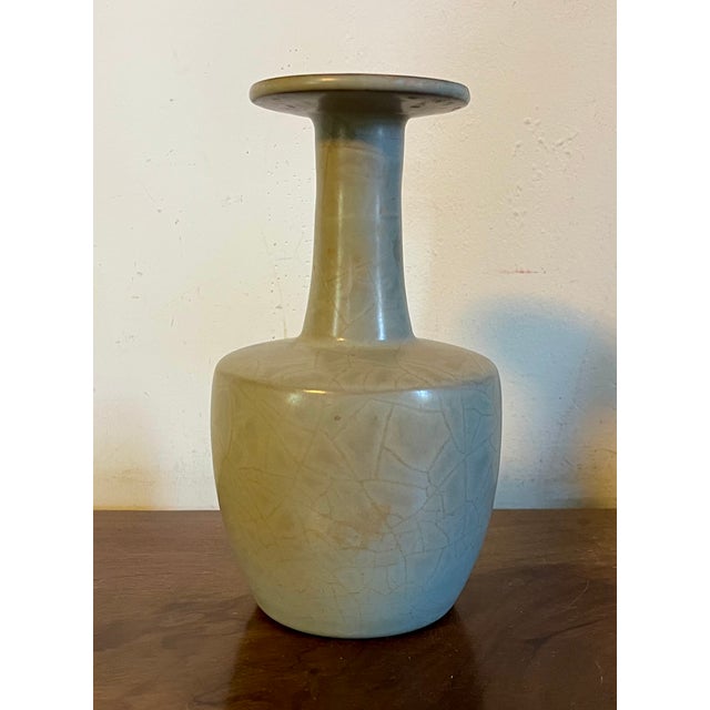 Chinoiserie Chinese Celadon Crackle Glaze Mallet Shape Vase - Early 20th Century in the Style of Song Dynasty Imperial Ceramics For Sale - Image 3 of 14