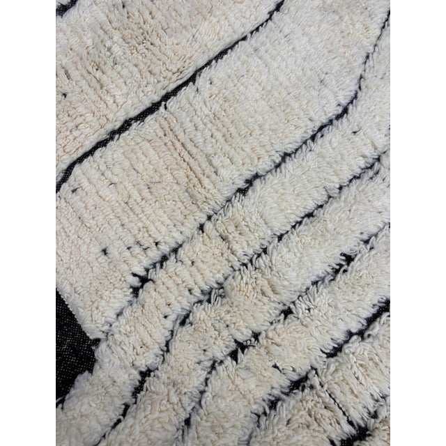 Modern Moroccan Berber Mrirt Wool Rug, 2010s For Sale - Image 9 of 16