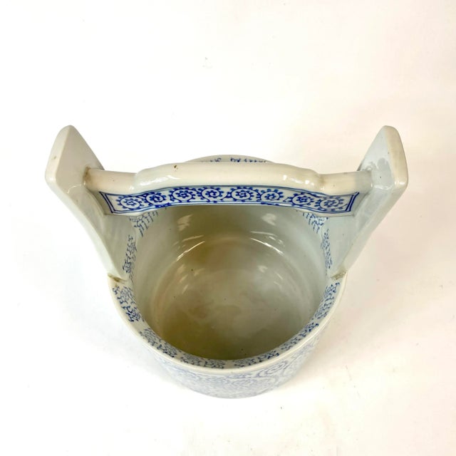 1990s 1990s Porcelain Blue and White Container For Sale - Image 5 of 9