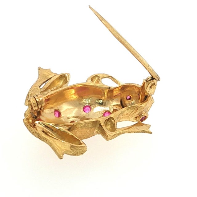 Contemporary Mid 20th Century Pink Tourmaline 18k Yellow Gold Frog Brooch For Sale - Image 3 of 5