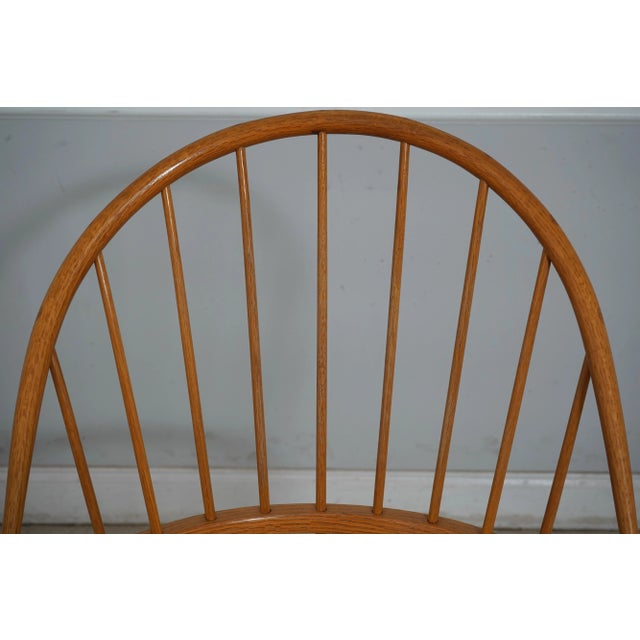 1980s Set of 6 Bench Made Windsor Style Dining Room Armchairs For Sale - Image 5 of 12