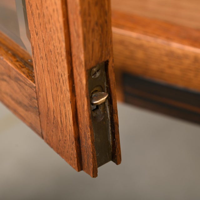 Art Deco Amsterdam School Display Cabinet in Oak, Netherlands, 1930 For Sale - Image 15 of 18