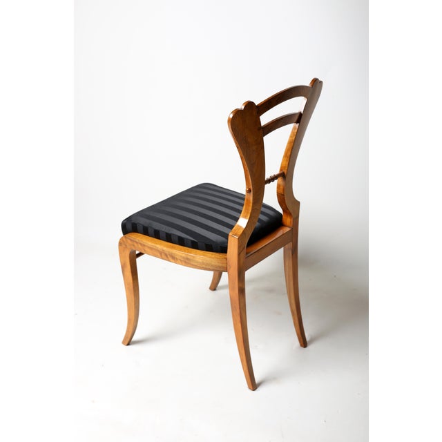 Viennese Biedermeier Chairs in Walnut, 1840s, Set of 4 For Sale - Image 6 of 12