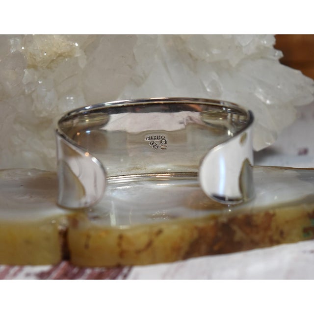 Early 20th Century Mexican Sterling Silver and Carnelain Gemstone Smooth Cuff Bracelet For Sale - Image 9 of 18