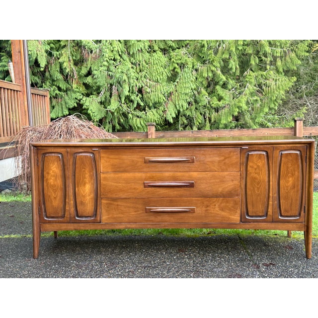 Mid Century Modern Walnut Credenza / Long Dresser by Broyhill Premier, 1960's For Sale In Seattle - Image 6 of 8