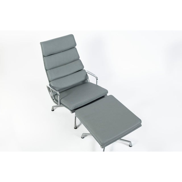 Pair Eames Soft Pad Recliners With Ottoman for Herman Miller, Gray Leather Aluminum Group For Sale - Image 12 of 17