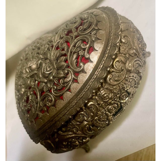 Mid 20th Century Metal Rose Flower Vine Filigree Heart Shaped Small Jewelry Box Red Velvet Lining For Sale - Image 6 of 10