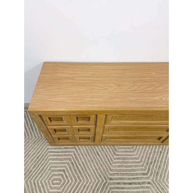 Thomasville Mid 20th Century Thomasville Blonde Oak 9-Drawer Dresser Vintage Bedroom Storage For Sale - Image 4 of 15