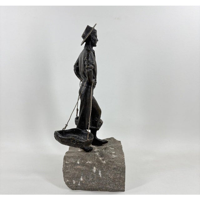 Street Art 1960s "El Cenachero" – Authentic Signed Bronze Sculpture by Jaime Pimentel For Sale - Image 3 of 8
