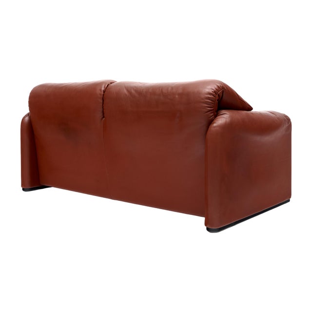 Red Maralunga Love Seat by Vico Magistretti for Cassina, Circa 1970s For Sale - Image 9 of 9