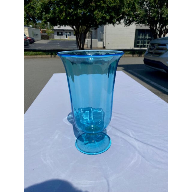 This is a really pretty vintage blue art glass vase.. The entire body of the vase is done in a beautiful bright aqua...