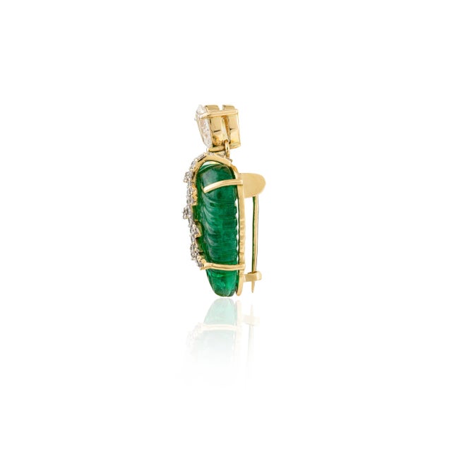Contemporary Contemporary 9.99 CTS Carved Leaf Emerald Diamond Chic Brooch Pendant For Sale - Image 3 of 12