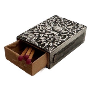 1930s S Kirk & Son Repousse Floral 90f Sterling Silver Match Box Safe No Mono For Sale