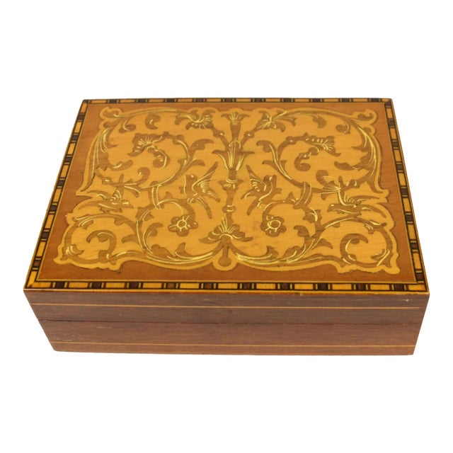 Mid 20th Century Italian Marquetry Inlaid Floral Design Box For Sale