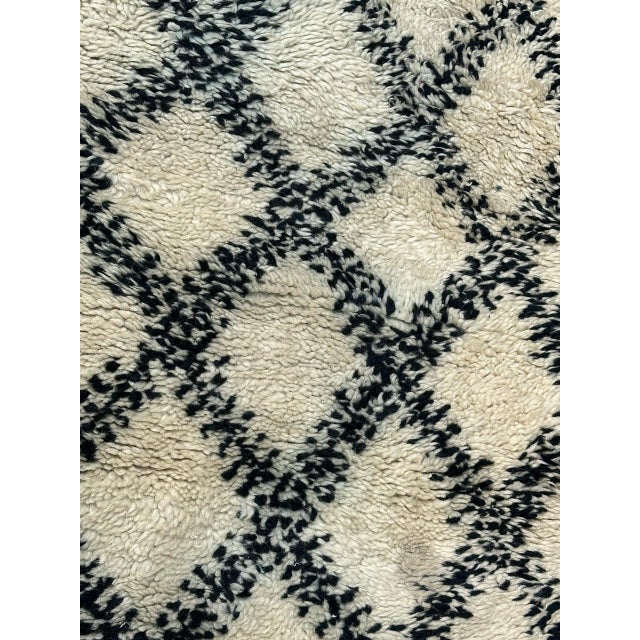 Textile Mid-Century Moroccan Berber Beni Ouarain Rug, 1940s For Sale - Image 7 of 13