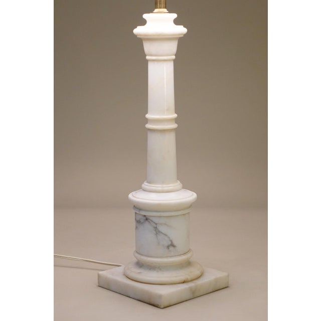 1960s Large Hollywood Regency Modern Carrara Marble "Tuscan" Style Column Table Lamp For Sale In Los Angeles - Image 6 of 11