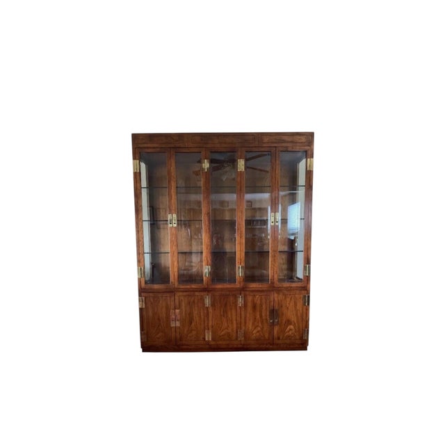 Beautiful Henredon cabinet in great condition. minor ware. Please see photos as they are considered part of the...