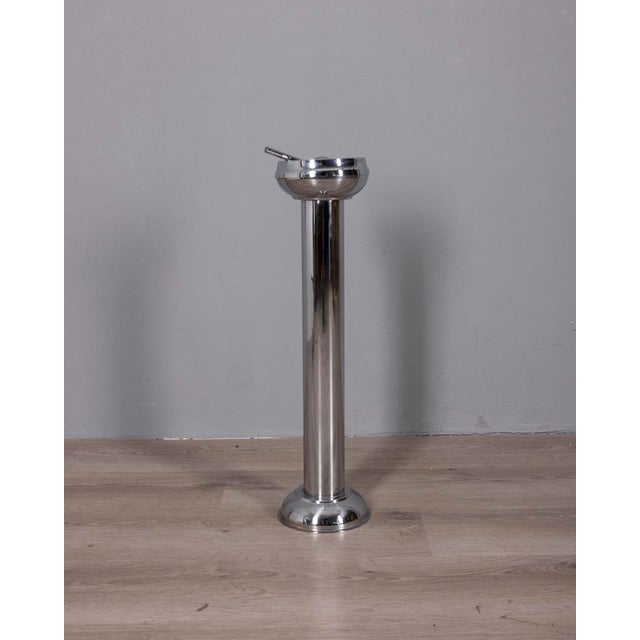 Cylindrical floor-standing ashtray in chromed metal, with cigarette extinguisher, Italian design, 1970s.