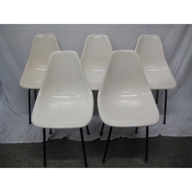 Mid-Century Modern Herman Miller Midcentury White Bucket Chairs - Set of 5 For Sale - Image 3 of 12