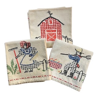 Vintage Embroidered Linen Tea Towels 1940s Farmhouse Decor -Set of 3 For Sale