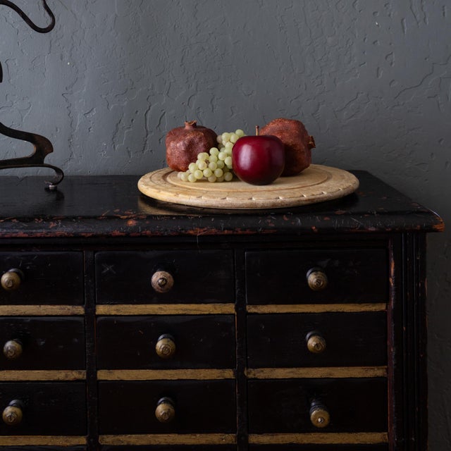 Late 19th Century 19th Century English Bread Board With a Hand Carved Wreath For Sale - Image 5 of 8