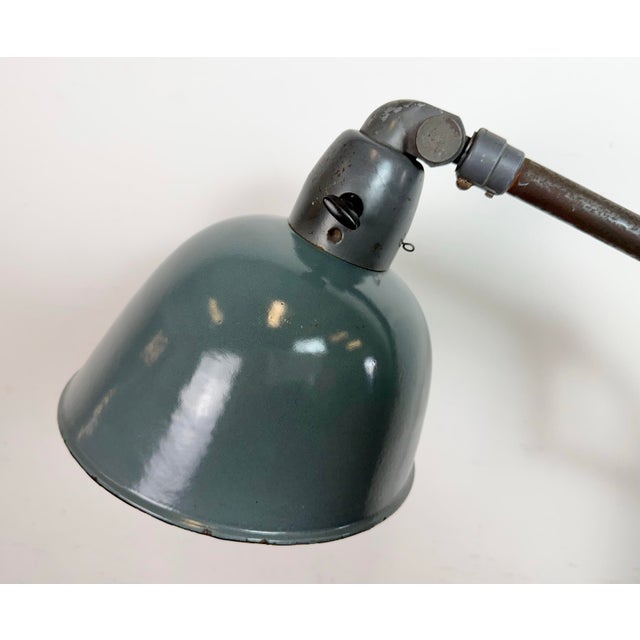 Mid-Century Modern Industrial Grey Enamel Workshop Table Lamp from Siemens, 1950s For Sale - Image 3 of 18