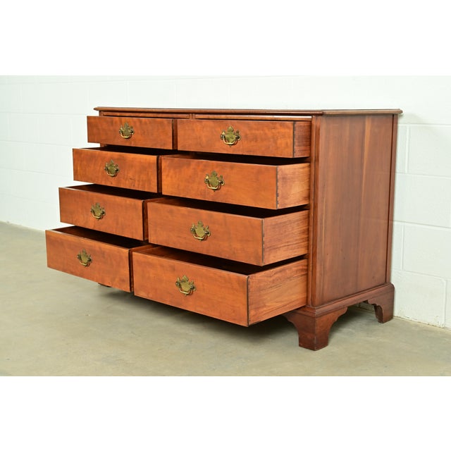 Kindel Furniture Georgian Carved Fruitwood Eight-Drawer Double Dresser, Circa 1980s For Sale In South Bend - Image 6 of 16