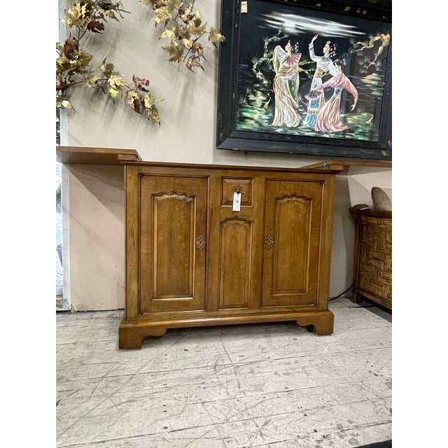 Late 20th Century Vintage French Provincial Drop-Leaf Bar Cabinet / Server With Storage For Sale - Image 5 of 8