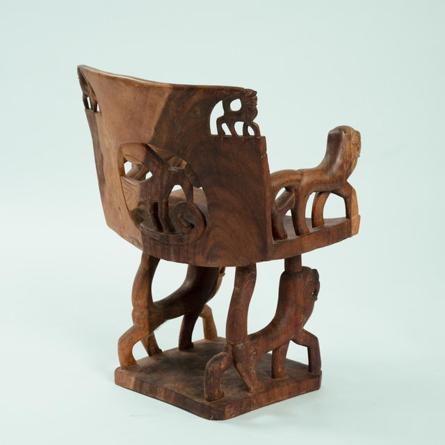 20th Century Fon Dignitary Monoxyl Carved Wood Armchairs and Table Set, Benin, 1954, Set of 3 For Sale - Image 13 of 18