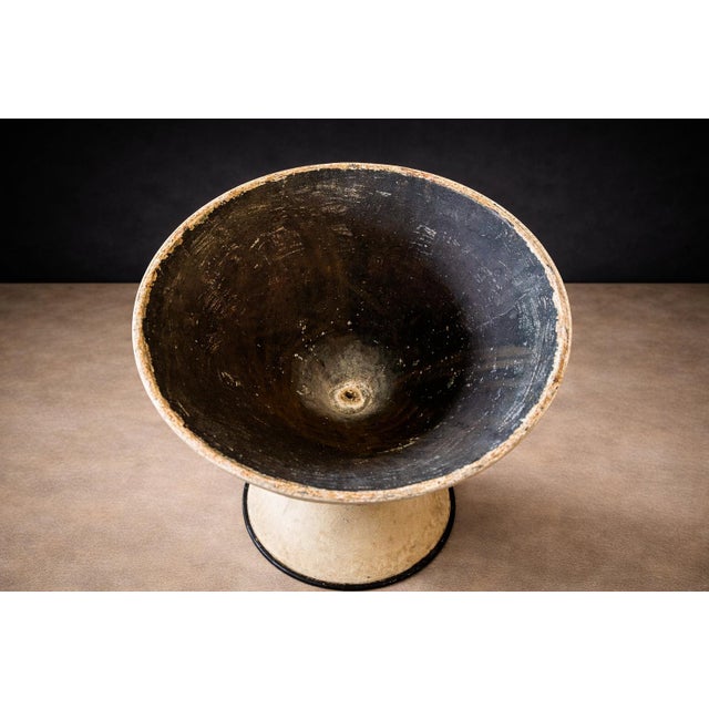 Beige Hour-Glass shaped Planter in Fiber Cement with Iron Base, Willy Guhl, 1960s - Lot 857 For Sale - Image 8 of 11