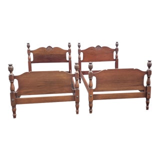 Pair of 1950s Staton Trutype Cerified Genuine Mahogany Pineaple Twin Size Beds For Sale