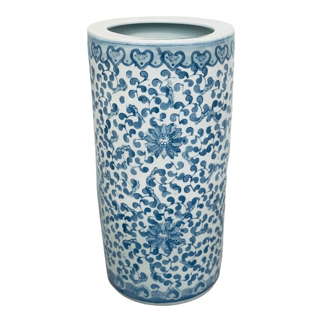 1980’s Vintage Chinoiserie Blue and White Chinese Porcelain Umbrella, Cane Stand or Floor Vase Adorned With Chrysanthemums and Vines For Sale