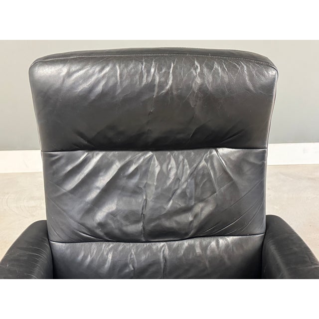 A black leather Stressless Recliner lounge chair made by Ekornes with a black ebonized color base. We believe it’s a size...