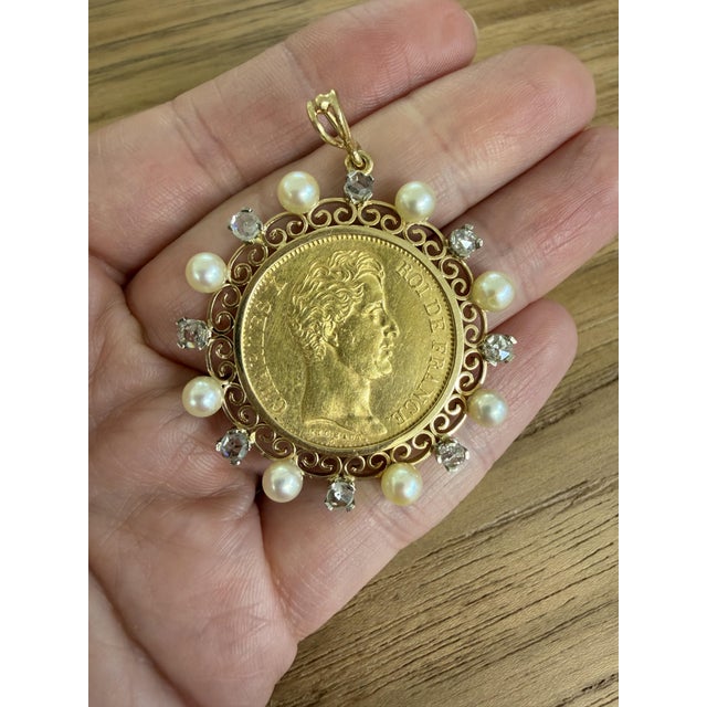 A beautifully crafted and highly distinctive 1830 Charles X, Roi de France 40 Francs gold coin pendant, set within an...